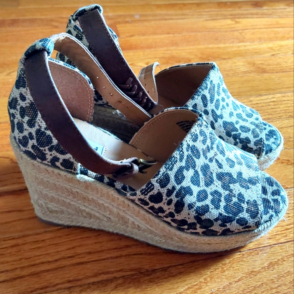 Leopard metallic wedges size 7